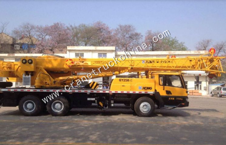 Customer order XCMG 25t truck crane